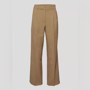 Aritzia Effortless Pant